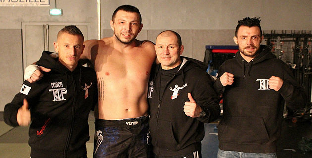 Will Pierrini coach, Jean Jacques Calistri, Fred Boigeol coach et Anto Poli, fighter  Vainqueur du Tournoi Poids lourd PFC Challenger Janvier 2014