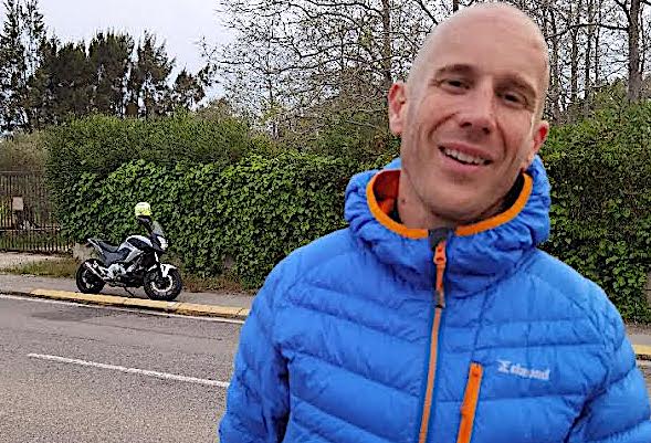 Aurélien Giberti ( à droite) au départ de Portivechju