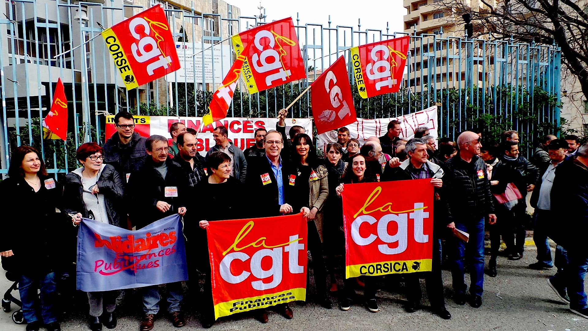 Effectifs des Finances et des Douanes en baisse : Rassemblement à Bastia