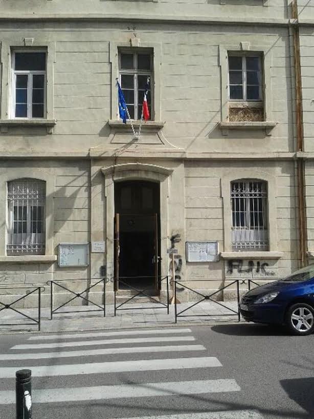 Le bureau centralisateur de l'ancienne mairie du marché n'a pas été épargné par les tags.