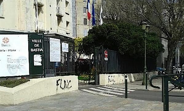 Bastia : Des tags "FLNC" sur les façades des bureaux de vote