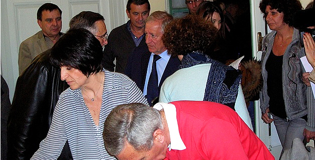 Le maire sortant d'Ajaccio Simon Renucci, lors de l'annonce des résultats du second tour dimanche soir. (Photo : Yannis-Christophe Garcia)