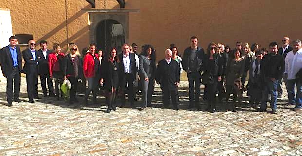 Vanina Pieri entourée des professionnels du tourisme devant le Palais des Gouverneurs à Bastia..