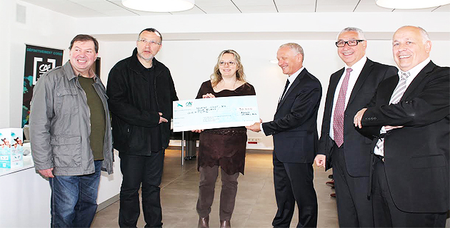 De gauche à droite : Jacques Laurent, vice-président de l'AOC Farine de Châtaigne et Trésorier de l'OOC Miel de Corse - Mele di Corsica, superviseur des lâchers de Torymus, Pasquin Flori, président du GRPTCMC, Carine FranchiI, animatrice du GRPTCMC, Pierre Torre, délégué général de A Fundazione, Guy Charbit, directeur général du Crédit Agricole de la Corse et Vincent Fedi, adjoint au directeur du Crédit Agricole de la Corse)