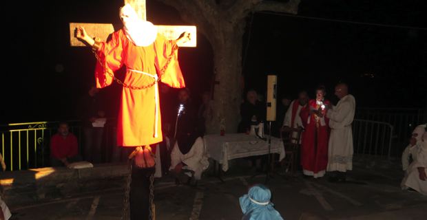 Vendredi Saint : Mgr de Germay célèbre u Catenacciu à Bisinchi