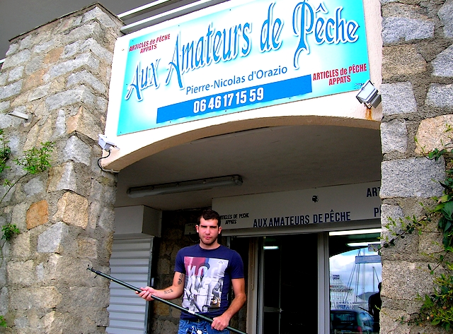 Depuis 2009, Pierre-Nicolas d'Orazio dirige, sur le port Tino Rossi, la boutique de matériel de pêche, fondée par Laurent d'Orazio en 1946. Perpétuant ainsi la belle tradition familiale. (Photo : Yannis-Christophe Garcia)