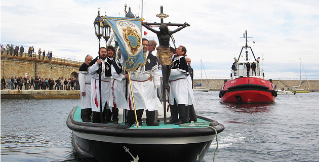 Arrivée par la mer du Cristu Negru au vieux-port de Bastia