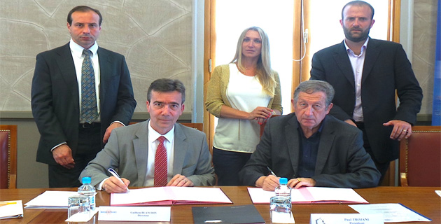 Guilhem Blanchin et Paul Trojani : une convention de 3 ans . Au second plan Olivier Garsia, Georgina Fraticelli et Christophe Graziani