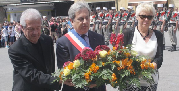Dépôt de Gerbe par Ange SAntini, Sylvie Bereni et Jean-Toussaint Guglielmacci