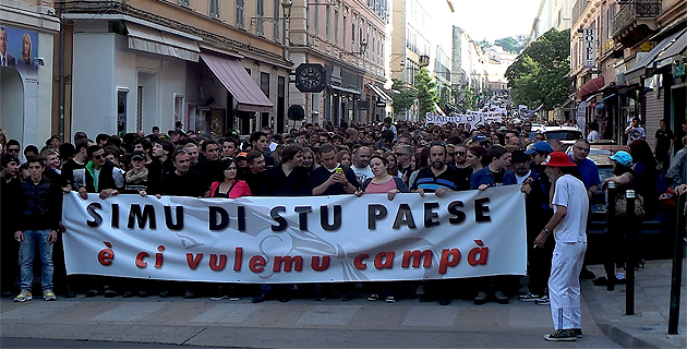 Simi di stu Paese : Des milliers de personnes dans les rues de Bastia puis des incidents