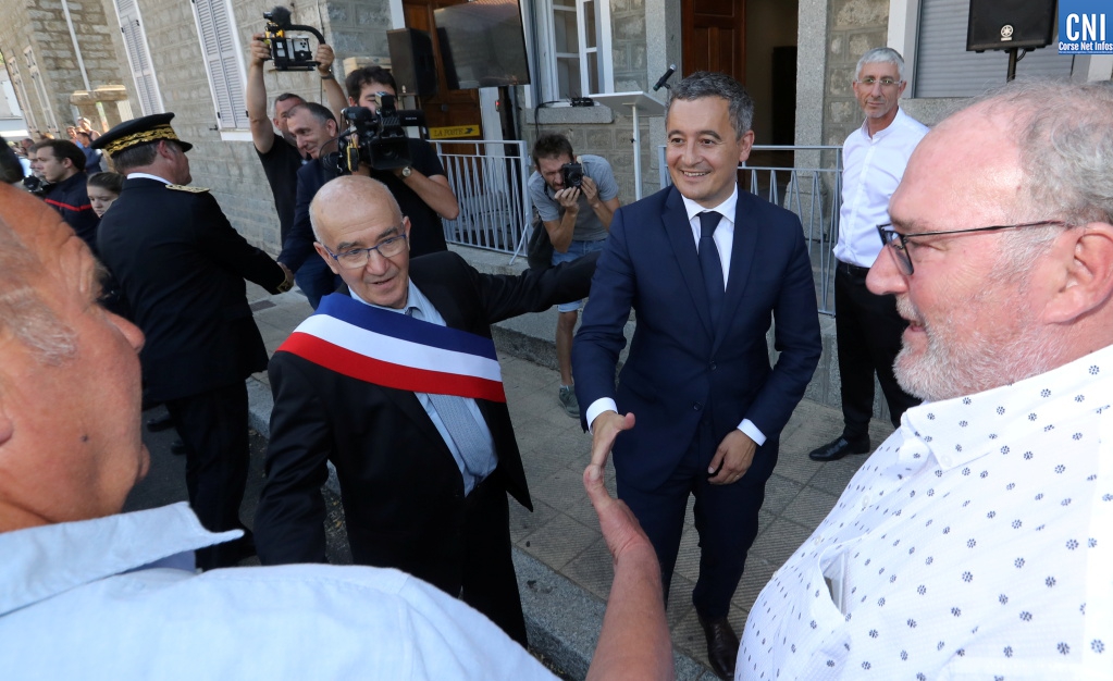 Gérald Darmanin et le maire  de Cozzano, Jean-Jacques Ciccolini. (Photo Michel Luccioni)