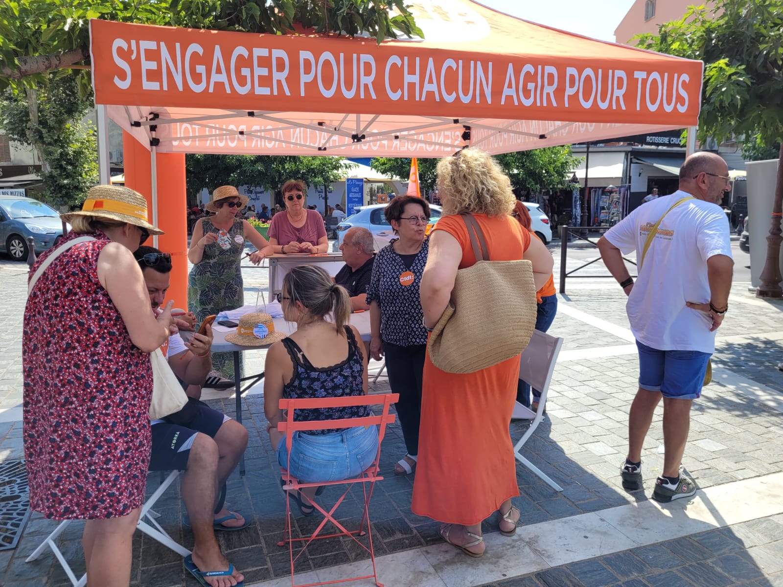 Saint-Florent : la CFDT-Corsica à la rencontre des saisonniers