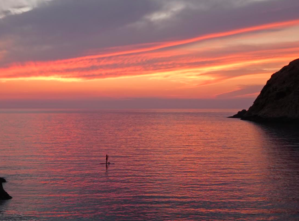 La photo du jour : Soliste en paddle à L'Ile-Rousse au coucher du soleil