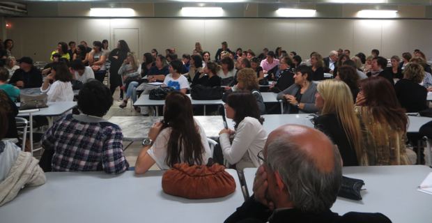 Près de 200 opposants à la réforme des rythmes scolaires.