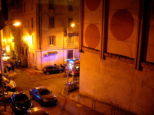 Les Sapeurs-Pompiers ont mobilisé d'importants moyens de lutte sur le site. (Photo : Yannis-Christophe Garcia)