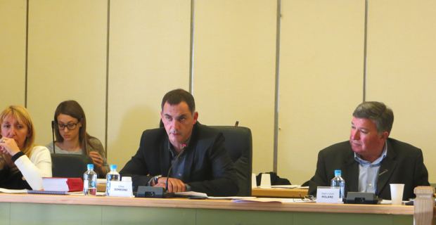 Gilles Simeoni, maire de Bastia, entouré d'Emmanuelle de Gentili, 1ère adjointe, et de Jean-Louis Milani, 2ème adjoint.