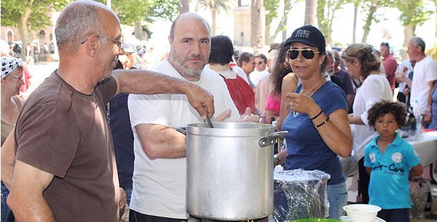 Soupe de poisson géante sur la place Paoli à L'Ile-Rousse