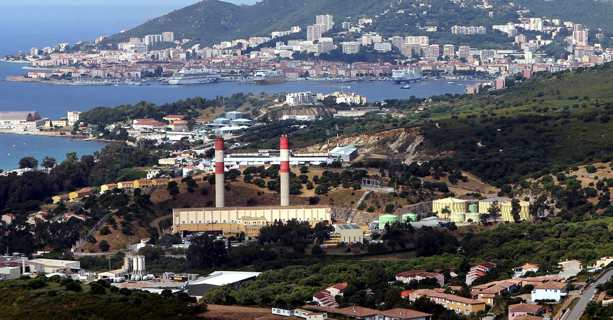 La centrale thermique du Vazzio, qui fonctionne au fioul, directement mise en cause pour son impact carbone.