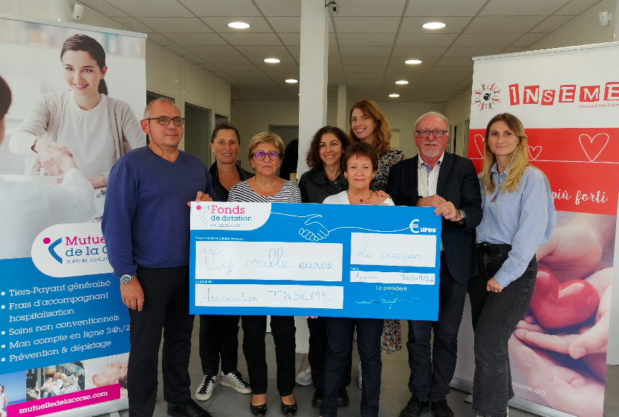 Les équipes de l’Association, du Fonds de dotation de la Mutuelle de la Corse et du Crédit Mutuel se sont retrouvés le vendredi 30/09 dans les locaux de la Mutuelle de la Corse, célébrant ensemble ce beau projet d’acquisition, au profit des familles, qui a pu être mené à bien grâce à leur générosité.