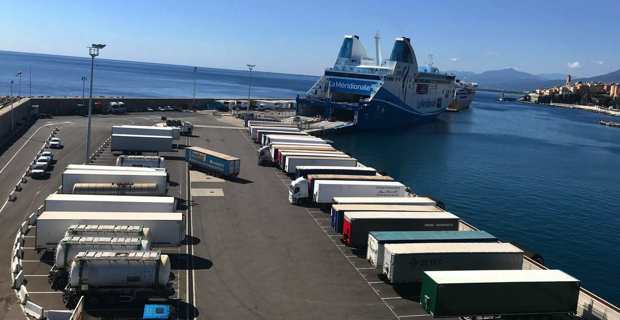 Le fret sur le port de Bastia.