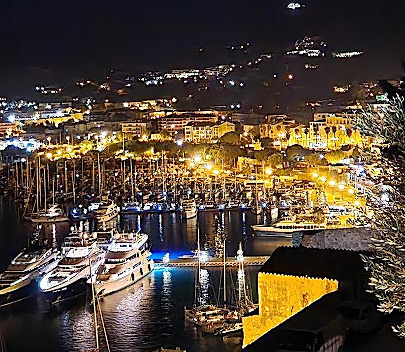 La photo du jour :  Calvi by night