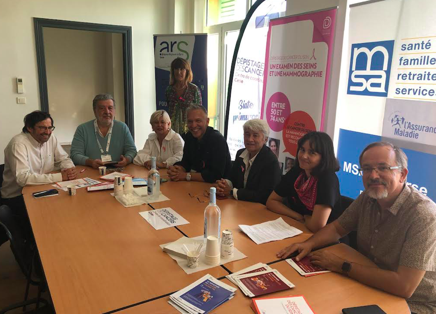 Sur la photo : Marie-Madeleine Guillou, Directrice de la DCGDR, le Dr Jean-Louis Wyart, Directeur de la santé publique à l’ARS de Corse, le Dr Franck Le DUff, Médecin Onco-généticien, Directeur du CRCDC-CORSE,  le Dr Joseph Orabona, Médecin Radiologue, Président du CRCDC-CORSE, le Dr Cécilia Costa, Médecin généraliste, Vice-Présidente de l’URPS ML de Corse et le docteur Danielle Antonini