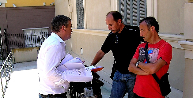 Jean-Bernard Poli, délégué CGT La Poste et Maitre Don-Georges Pintrel lors de l'annonce du délibéré au TGI. (Photo : Yannis-Christophe Garcia)
