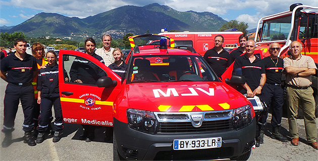 Secours : Un véhicule léger de soutien médicalisé (VLSM) en Costa Verde