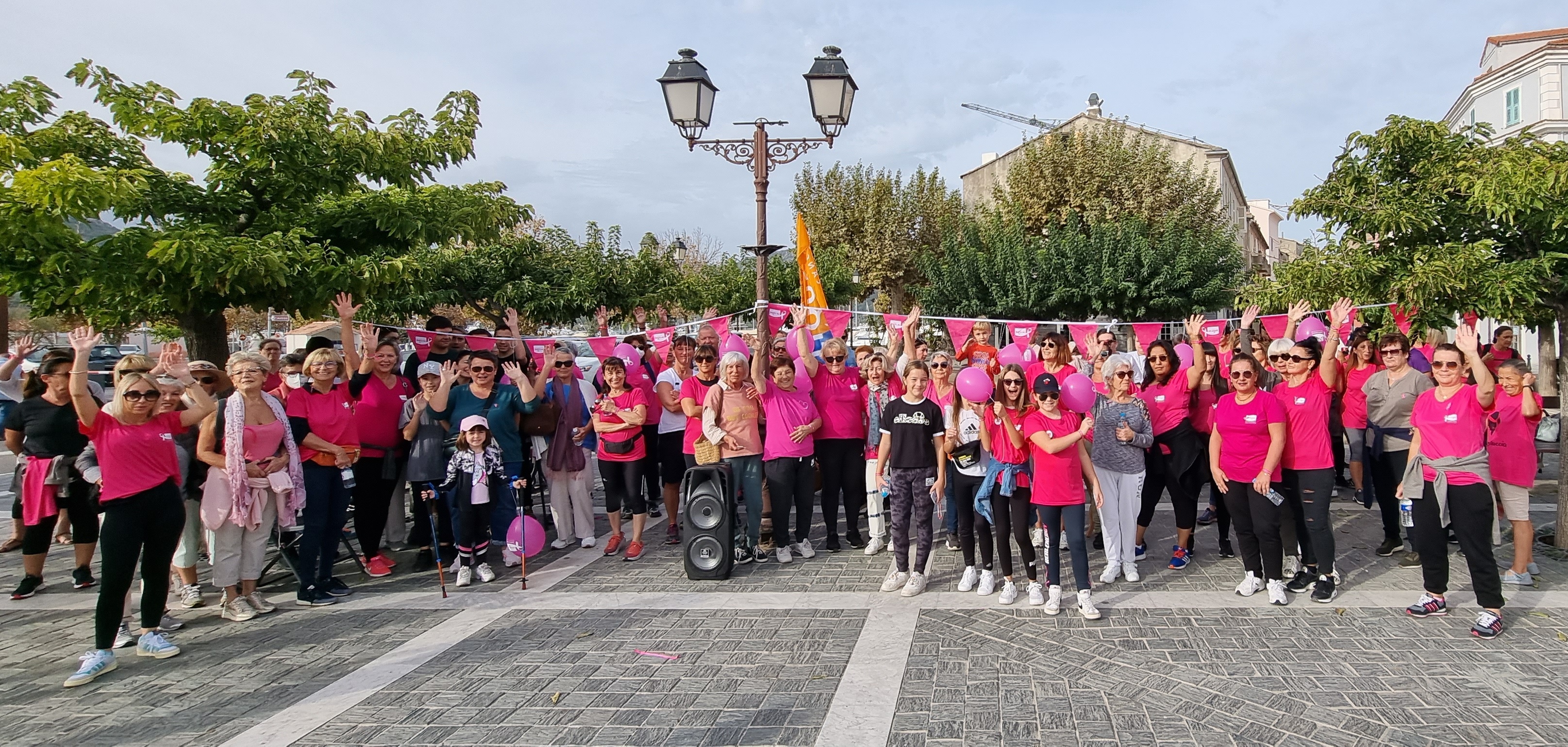 Plus de 100 participants à la marche de Saint-Florent