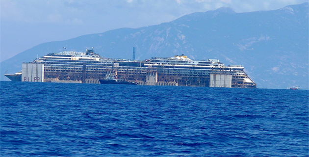 Au large de la Corse, dans le sillage du Concordia