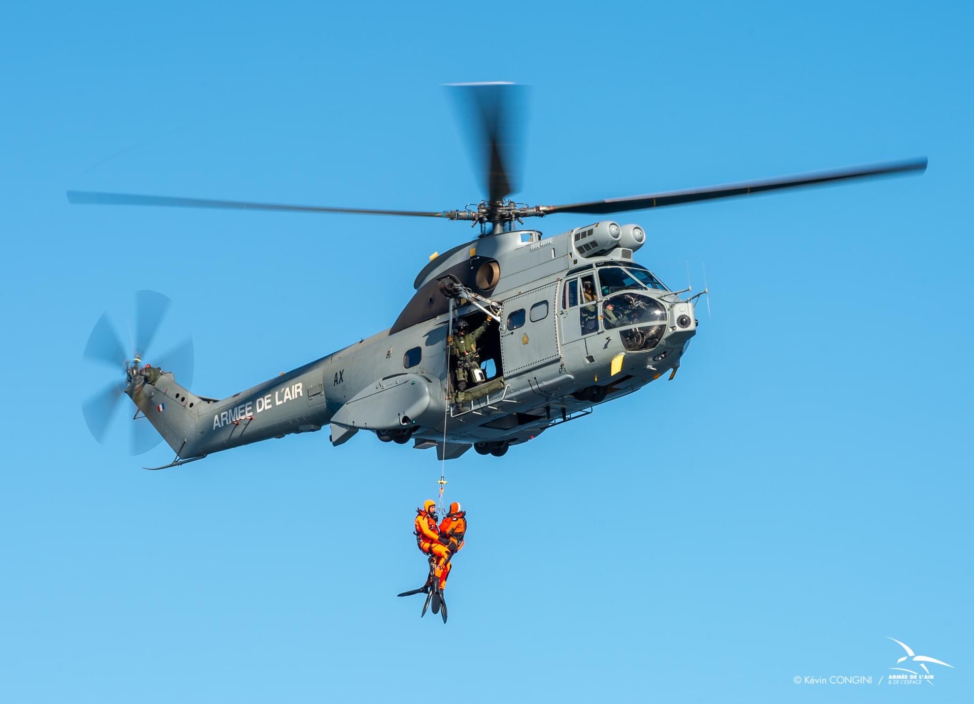 Les migrants ont été pris en charge par un hélicoptère de l'Armée de l'Air (Facebook armée de l'Air)