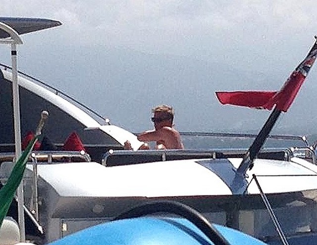 Le pilote de F1 Kimi Raïkkönen fait sensation au port de plaisance de Calvi