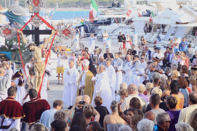 Procession de Sainte Marie à Calvi en présence de l’Evêque de Nice