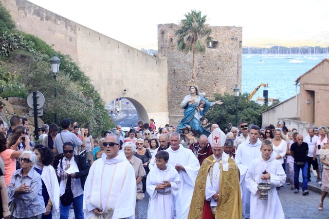 Procession de Sainte Marie à Calvi en présence de l’Evêque de Nice