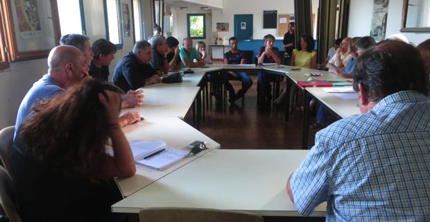 Elus, socioprofessionnels et représentants des chambres d'agriculture.