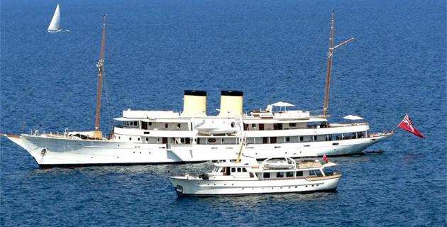 "Le Talitha" au mouillage en Balagne