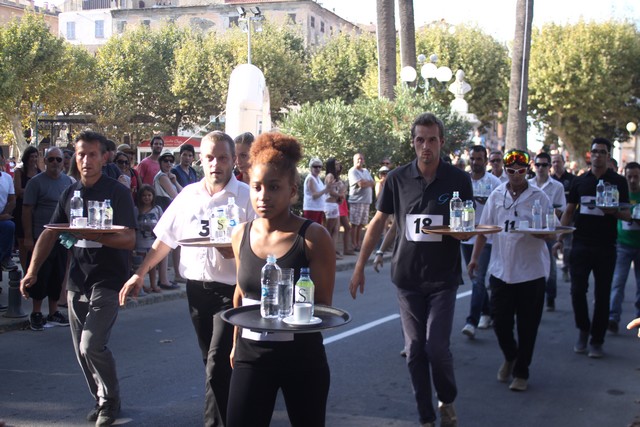 La course des garçons de café de L'Ile-Rousse à Benoît