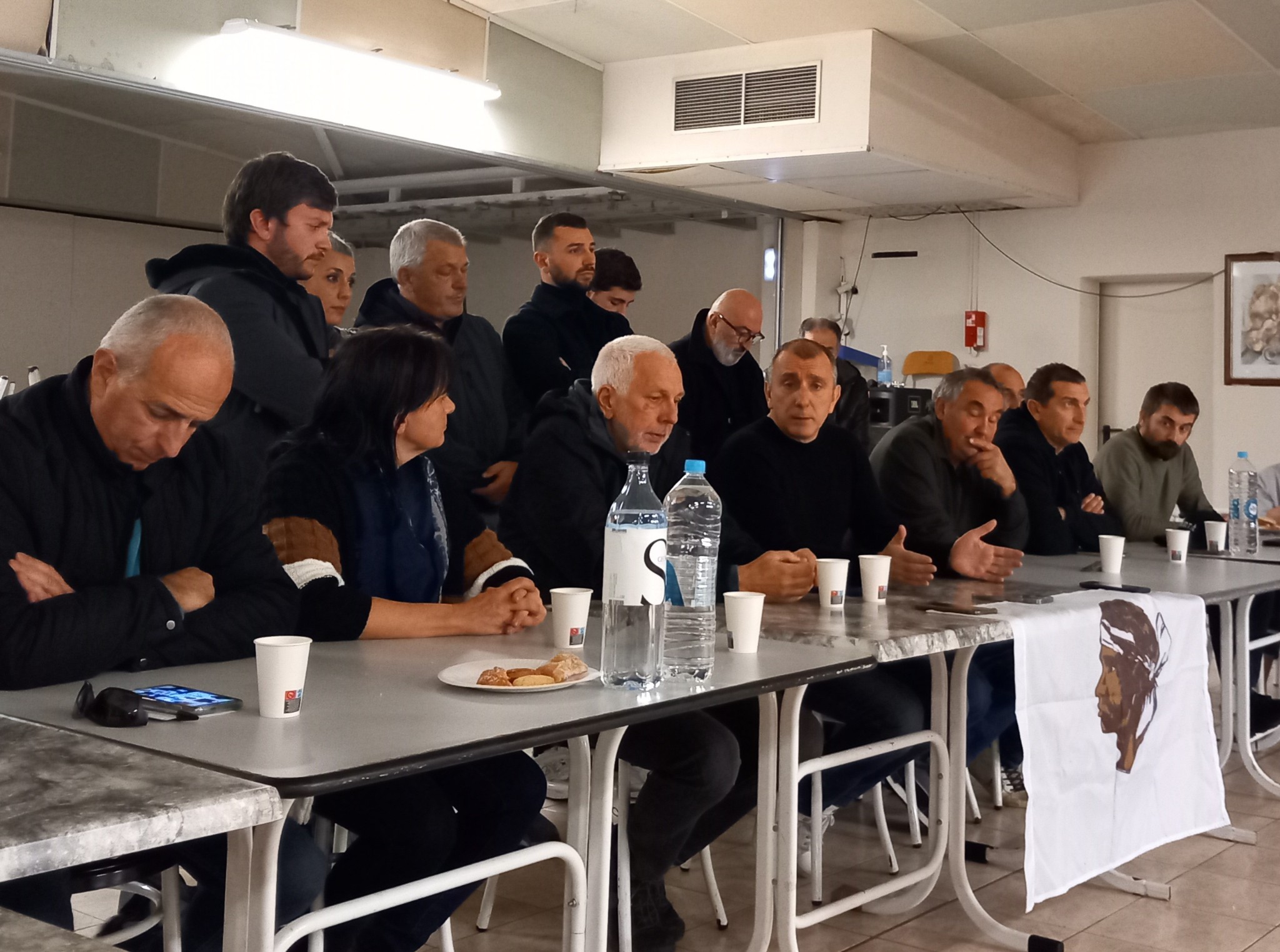 Plusieurs membres du parti étaient réunis ce soir à Furiani à l'occasion d'une conférence de presse de présentation du congrès qui aura lieu samedi 10 décembre à Corti pour fêter les 20 ans du PNC