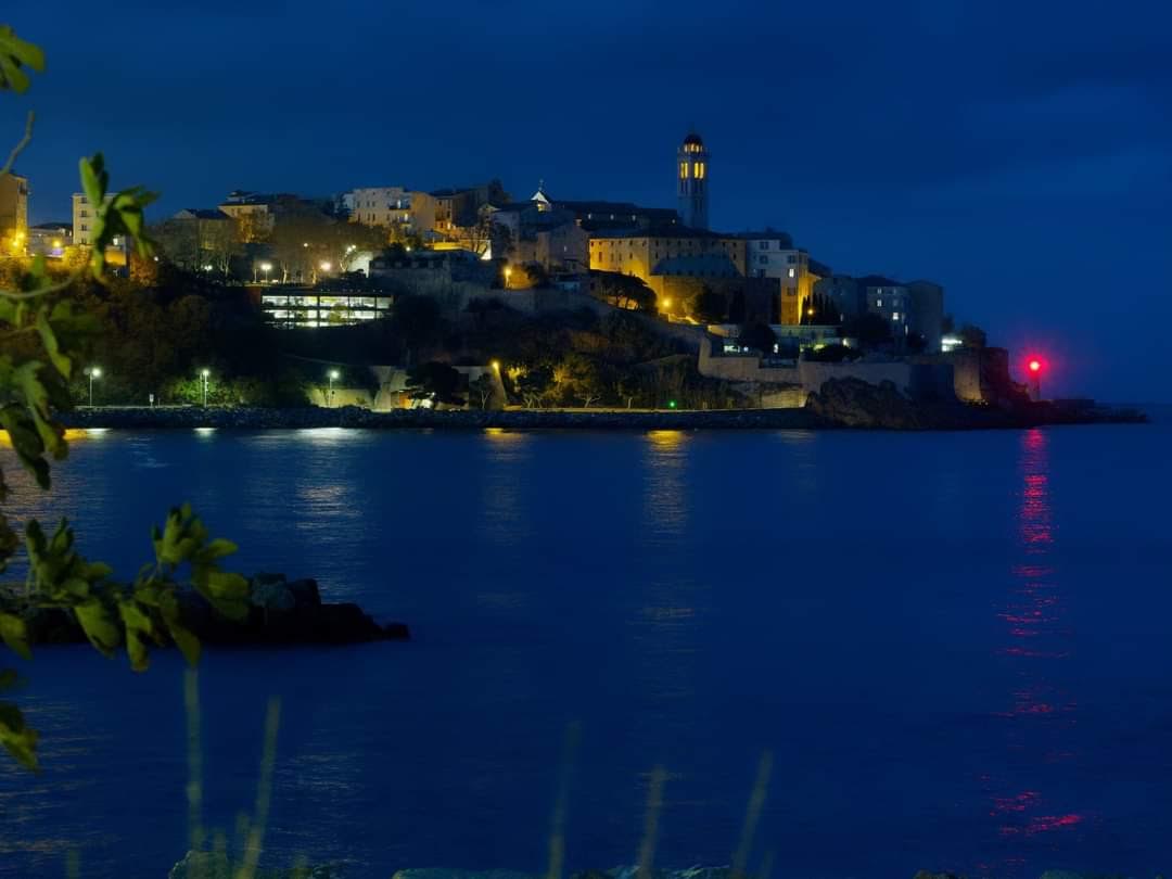 La photo du jour : la Citadelle de Bastia comme une crèche