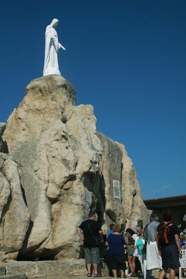 Mgr Olivier de Germay a présidé à Calvi les cérémonies di a Madonna di a Sarra