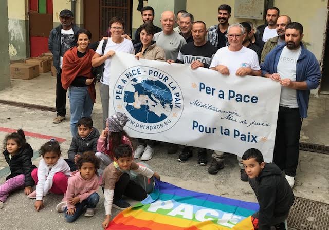Tuerie de Paris : "Inseme à Manca/ Ensemble !" et "Per a pace" condamnent