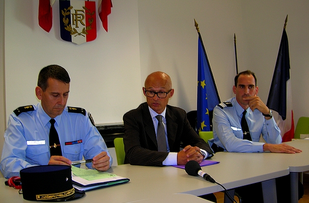 (De gauche à droite sur la photo) Le Général Cayet, le Procureur Xavier Bonhomme et le Commandant Capsié. (Photo : Yannis-Christophe Garcia)