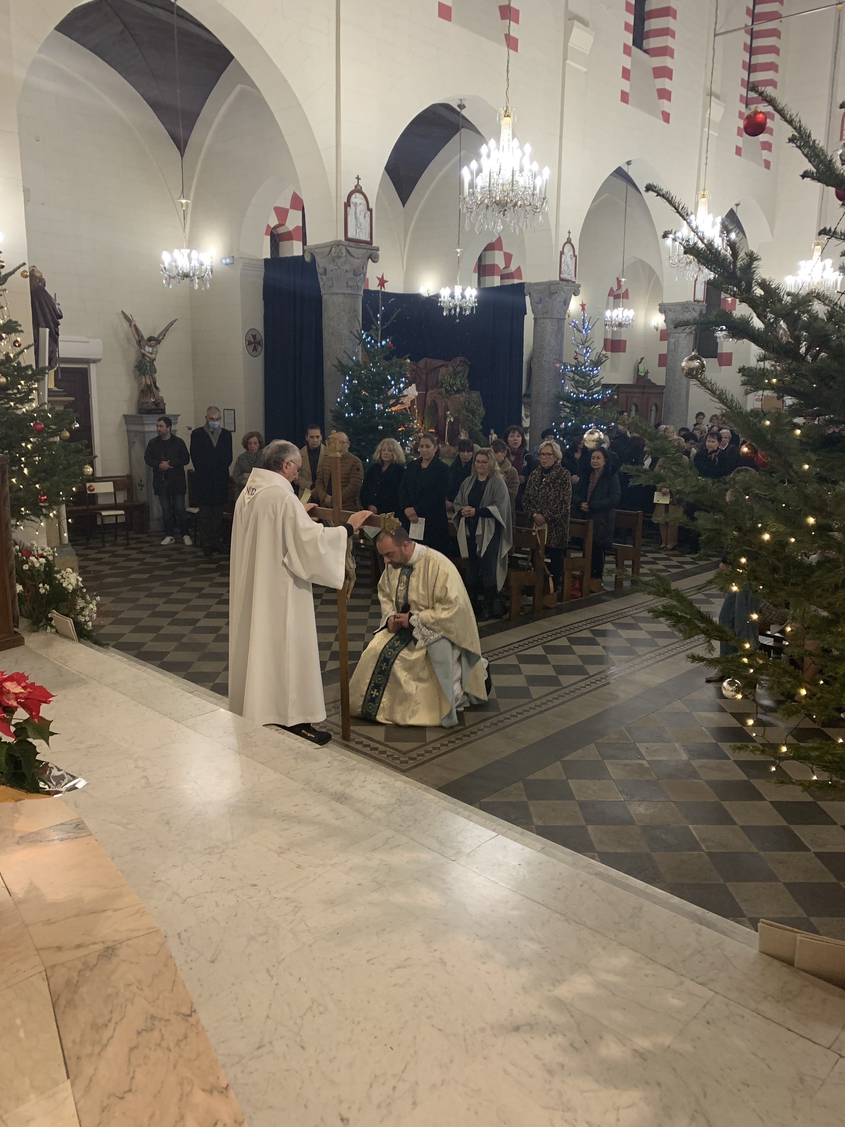 L'heure du Ringraziamentu et des prières pour Benoit XVI à Notre-Dame de Lourdes