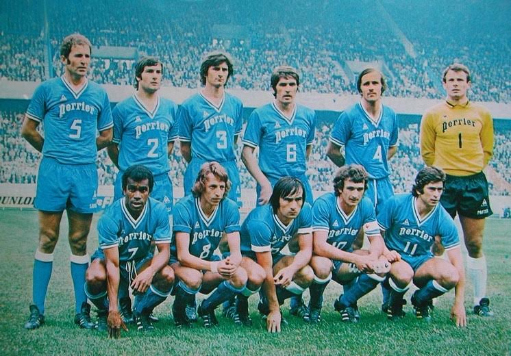 Le SECB finaliste de la coupe de France 1972. Debout de gauche à droite : Savkovic, Mosa, Tosi, Calmettes, Luccini, Pantelic, accroupis : Marc Kanyan, Dogliani, Felix, Franceschetti, Giordani