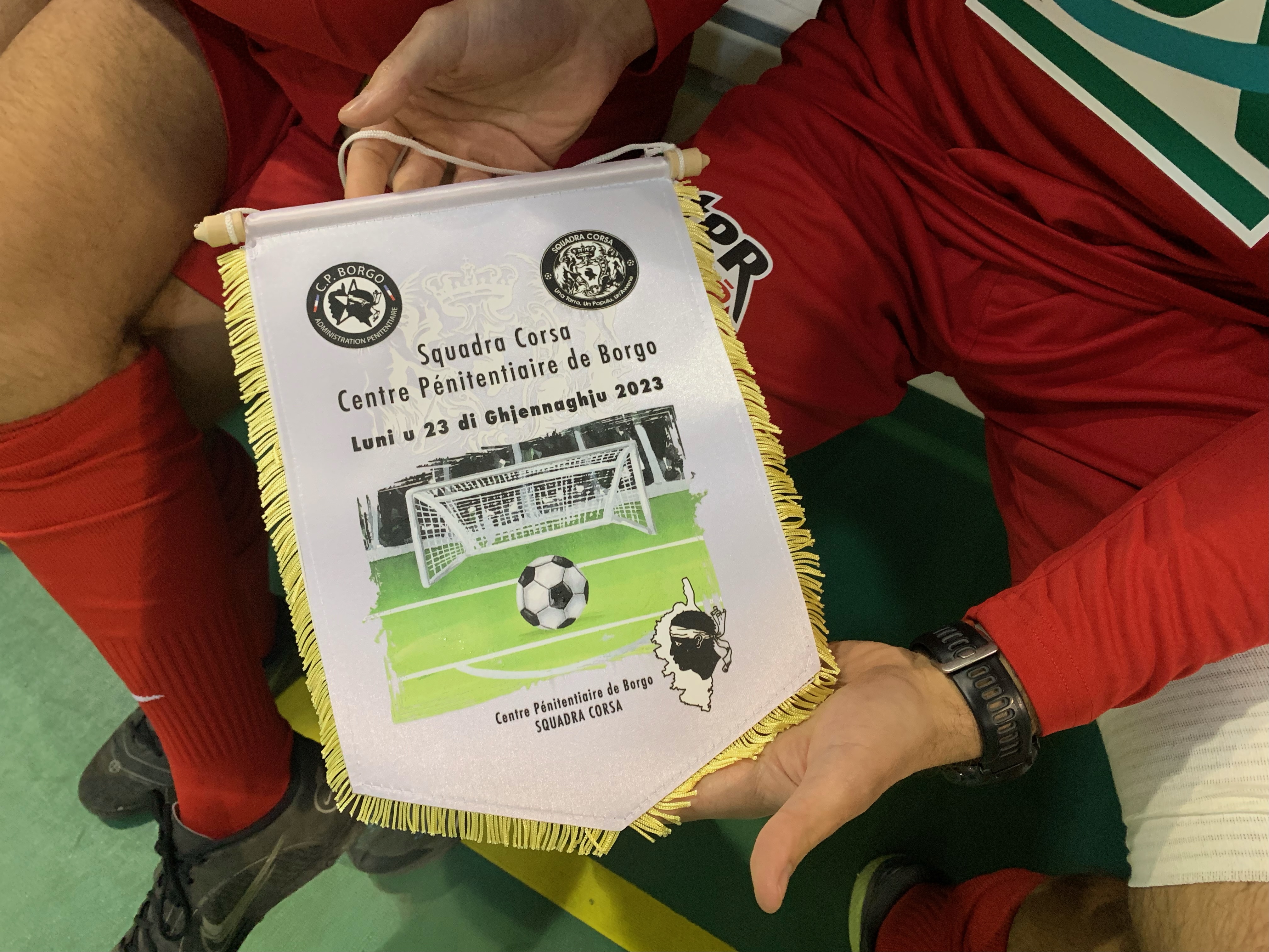 Le fanion de la rencontre (Photo S. Fontaine).