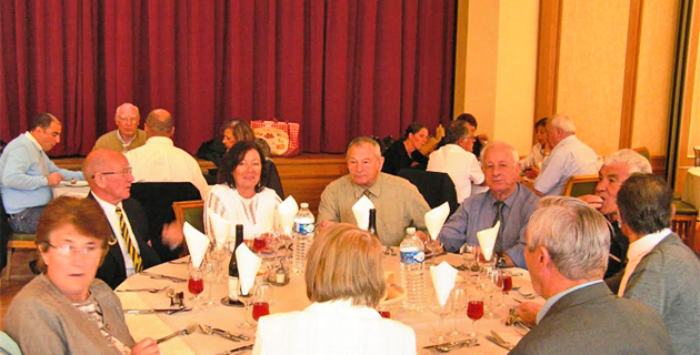 Patricia Mariani en compagnie de ces deux amis, en attendant de les retrouver chez eux en Casinca, ou à L'Ile Rousse où elle réside de plus en plus souvent