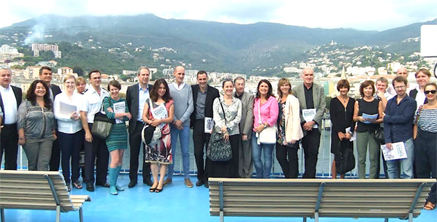 Les organisateurs et l'ensemble des partenaires sur le pont du Pascal Paoli de la SNCM (Photos AJB)
