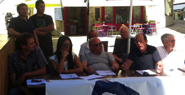 Les représentants d'U Rinnovu Naziunali autour de leur leader, Paul-Félix Benedetti.