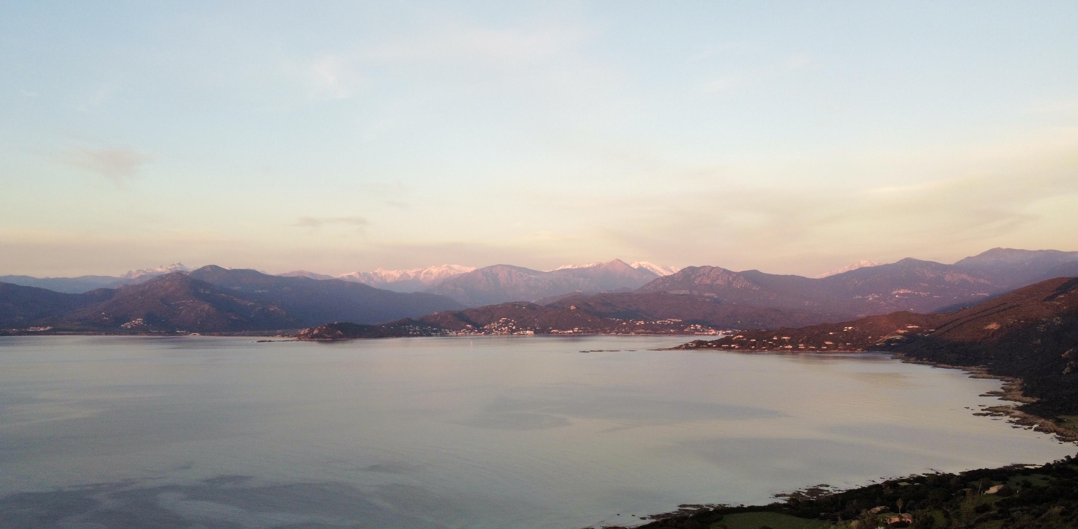 La route de Sagone vue depuis le drone de David Ventura survolant la côte de Calcatoggio