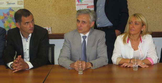 Gilles Simeoni, maire de Bastia, Pierre-Emmanuel Leclerc, nouveau rapporteur régional de la DG Régio à la Commission européenne, et Emmanuelle de Gentili, conseillère exécutive en charge des affaires européennes et 1ere adjointe à la mairie de Bastia.